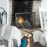 펜션 Traditional Log At Vierli *